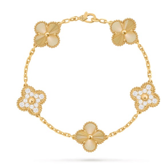 Jewelry - Clover Leaf Gold and Black Clover Bracelet